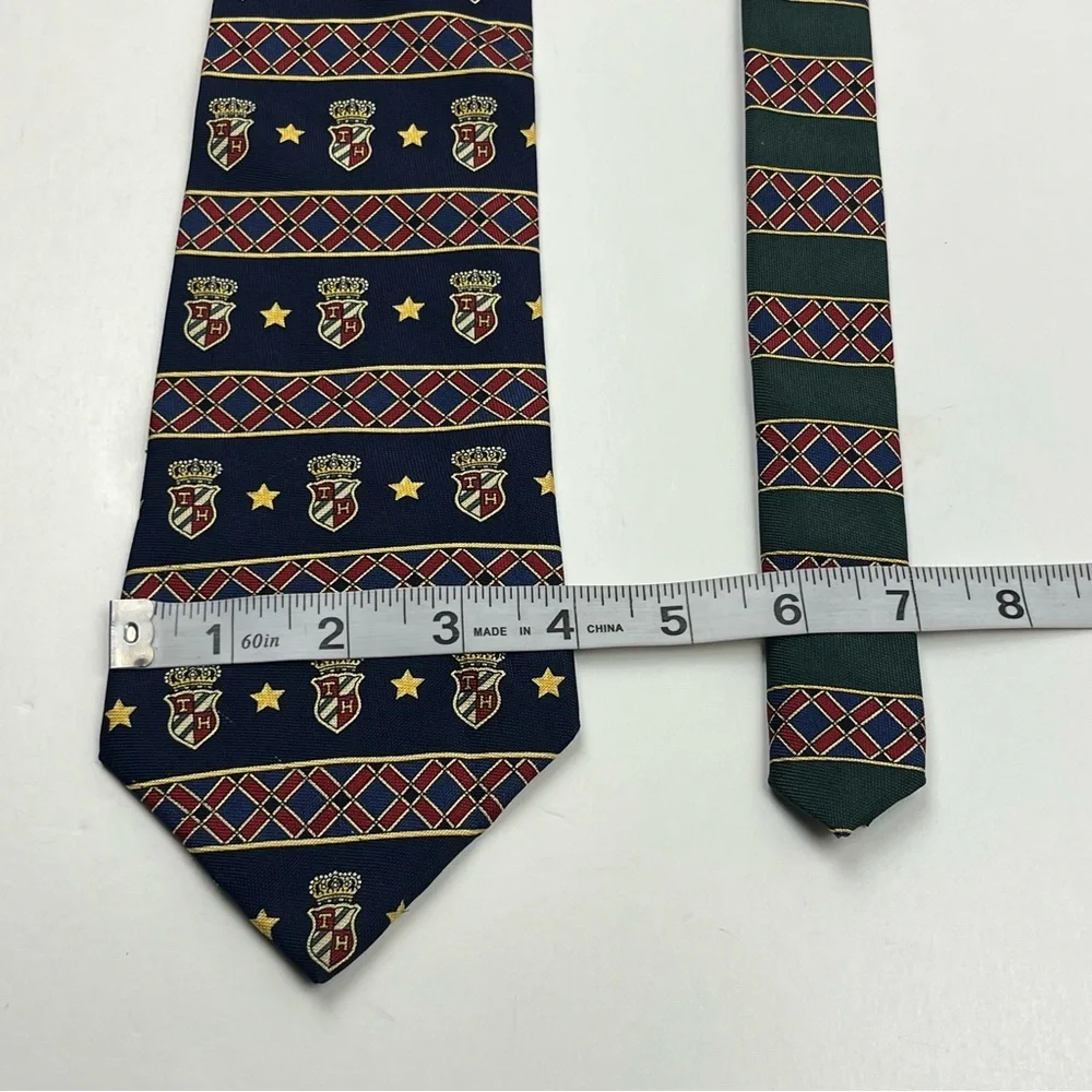 Tommy Hilfiger Vintage Navy Blue Crest Men's Neck Tie 100% Silk‎ Preppy *FLAW
